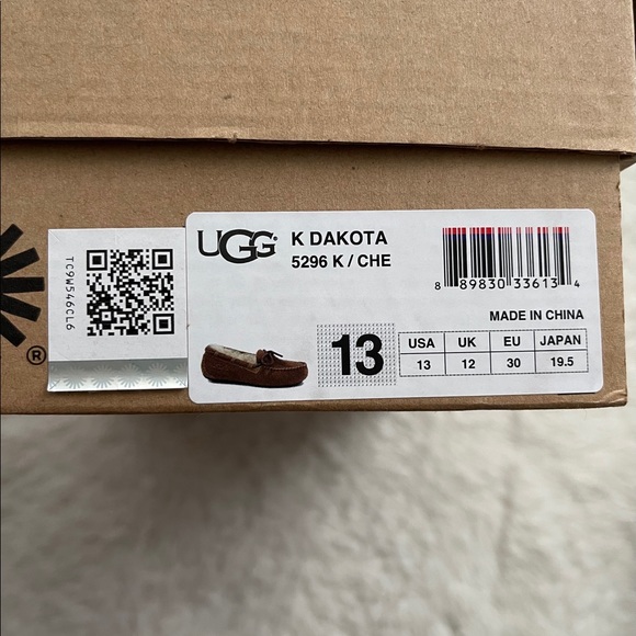 UGG Girls Dakota Slipper - Picture 7 of 7